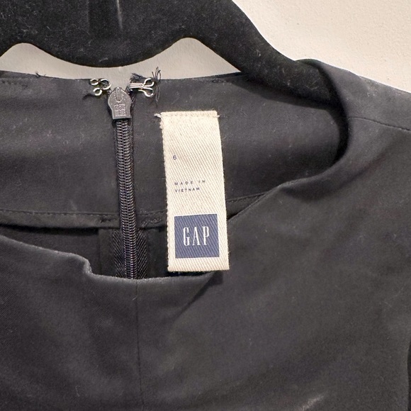 Gap, black dress, size 6, good condition - Picture 2 of 3